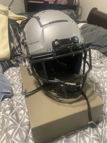 Adult Medium Schutt F7 Helmet (Used)