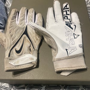 White Medium Adult Nike Superbad 6.0 Gloves (Used)