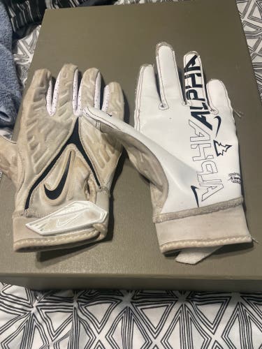 White Medium Adult Nike Superbad 6.0 Gloves (Used)