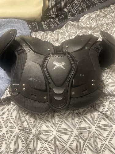 Medium Youth Xenith Fly Shoulder Pads (Used)