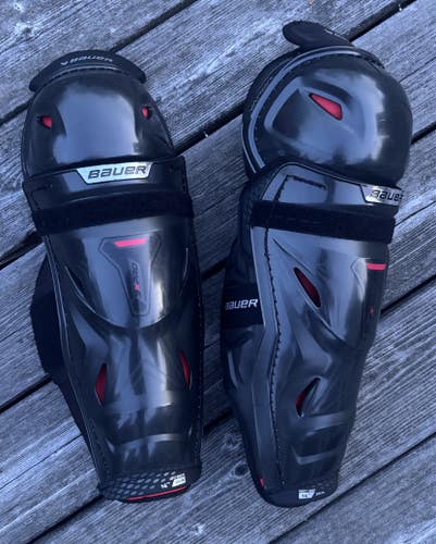 Intermediate Bauer Vapor 3X Pro 14" Shin Pads (Used)