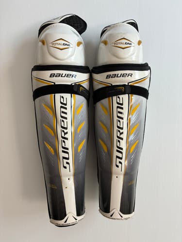 Like New 18" Senior Bauer Supreme TotalOne Hockey Shin Pads