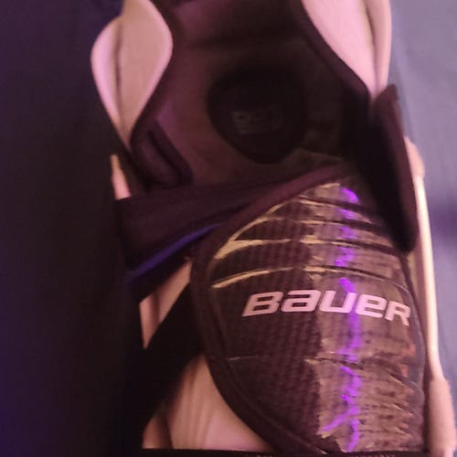 Intermediate Bauer Vapor Flylite 14" Shin Pads (Used)