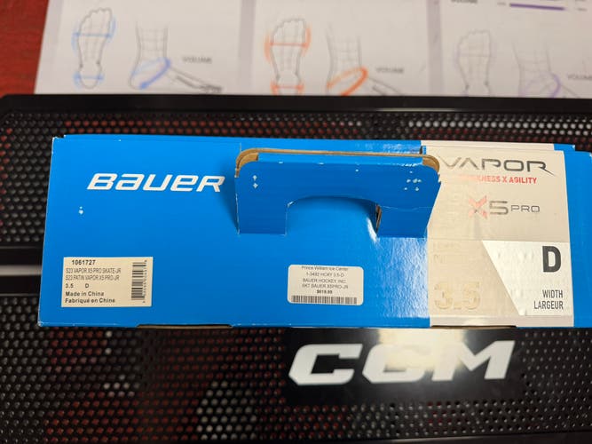 *BRAND NEW PROSHOP SALE* Bauer Vapor X5 Pro Hockey Skates Regular Width Size 3.5