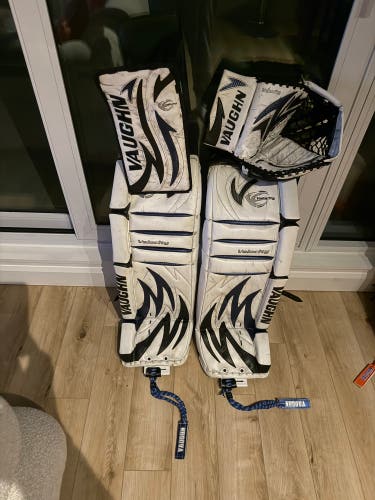 34" Vaughn Velocity 7400 Regular Goalie Full Set (Used)