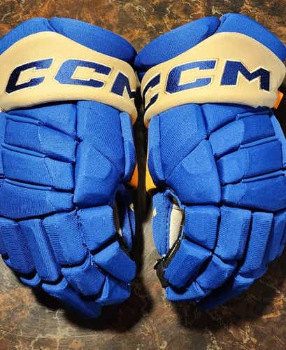 St. Louis STL Blues Winter Classic Heritage CCM HGPJS Gloves 14" Pro Stock (Used)