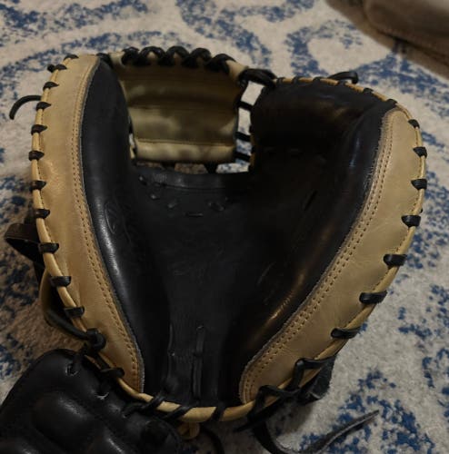 2024 Rawlings Heart of the Hide RH Catcher's Baseball Glove 34" (Used)