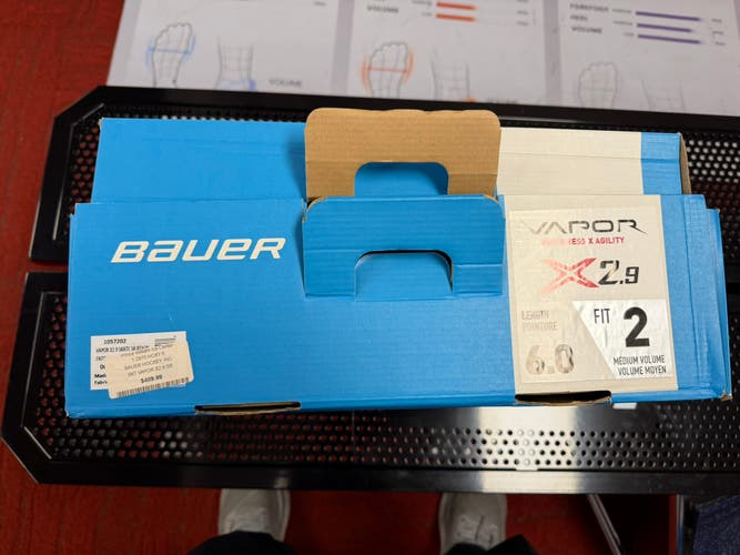 *BRAND NEW PROSHOP SALE* Bauer Vapor X2.9 Hockey Skates Size 6 FIT 2