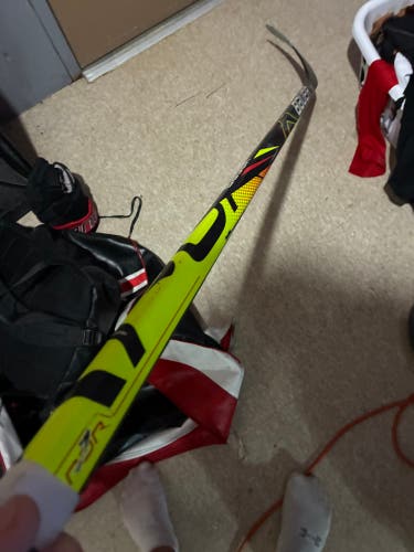 Junior Bauer Vapor X2.7 Right Handed Hockey Stick P88 50 Flex (Used)
