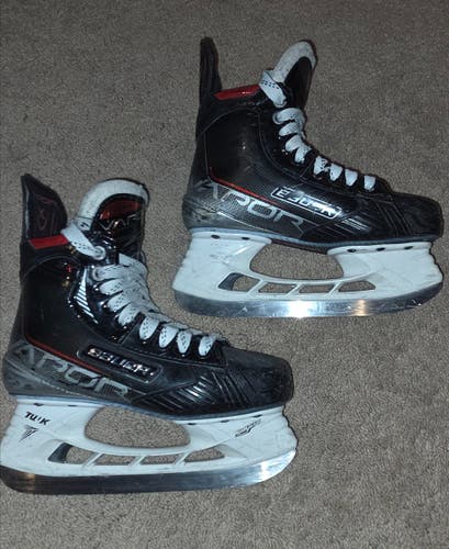 Black/Gray Bauer Vapor 3X Hockey Skates Regular Width Size 4 (Used)