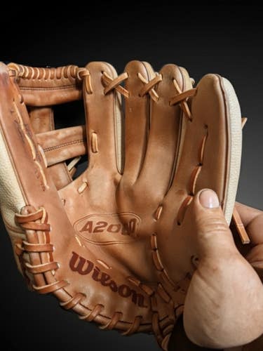 2022 Outfield RH Wilson A2000 Baseball Glove 11.75" (Used)