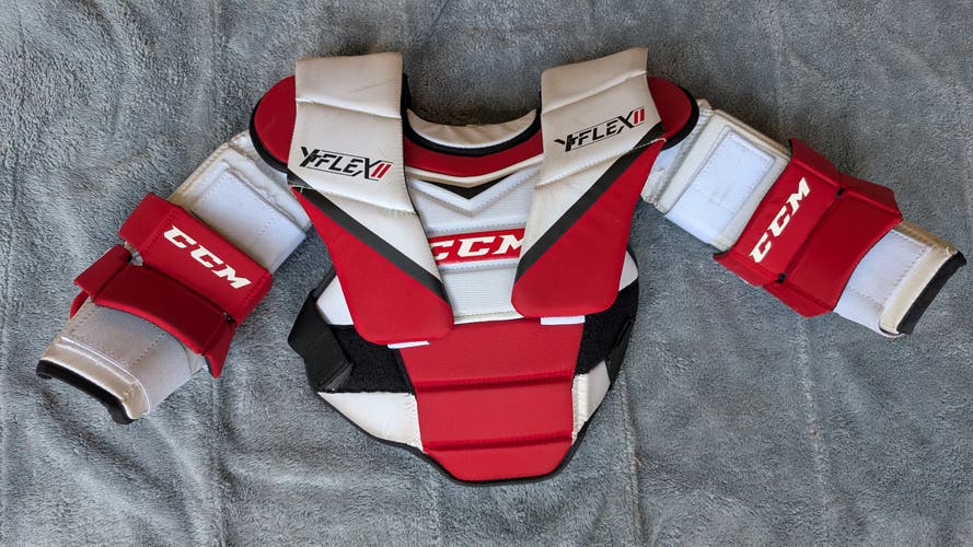 Small / Medium CCM YTFlex 2 Goalie Chest Protector (Used)