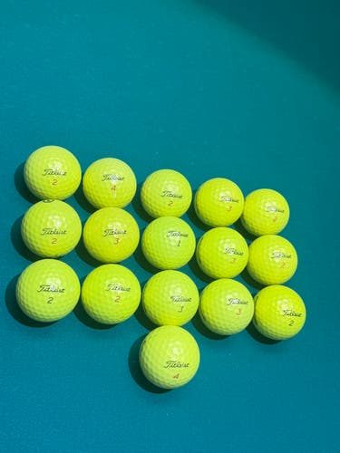 Titleist Pro V1x & V1 Balls 16 Pack