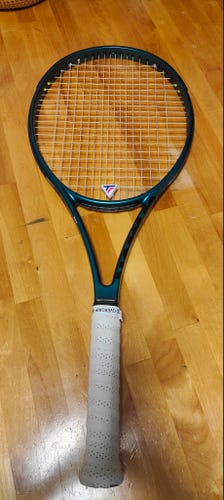 Wilson Blade V9 104 Tennis Racquet
