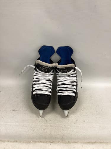 Used Ccm Next Junior Hockey Skate Junior 02 11851-s000048012