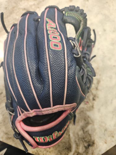 Wilson RH A2000 Baseball Glove 11.5" (Used)