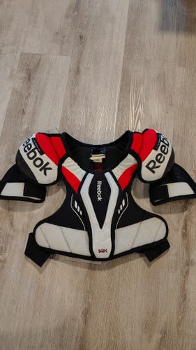 Medium Junior Reebok 14K Shoulder Pads (Used)