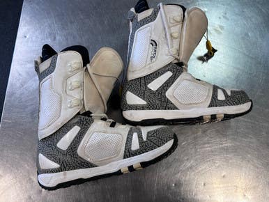Used Burton Freestyle Mens Snowboard Boots White Senior 11 11868-s000070223