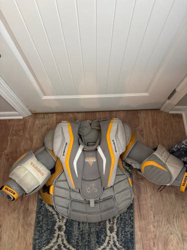 Medium Vaughn Ventus LT88 Goalie Chest Protector (Used)
