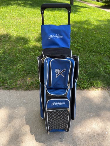 KR Strikeforce Royal Flush 360 Swivel Black/Blue 3 Ball Roller Bowling Bag