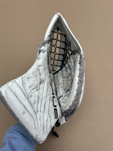 Senior True L12.2 Regular Goalie Glove