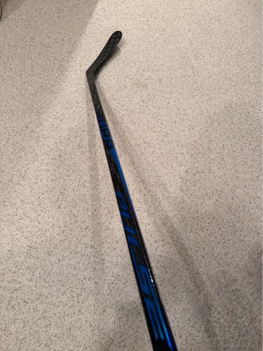 Senior Bauer Pulse Right Handed Hockey Stick P92 87 Flex (New)