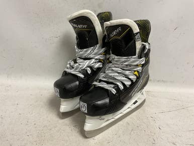 Used Bauer Supreme M40 Junior Hockey Skate Junior 02.5 11855-s000205871