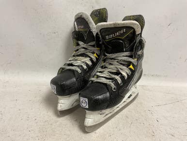 Used Bauer Supreme M40 Junior Hockey Skate Junior 02.5 11855-s000205862