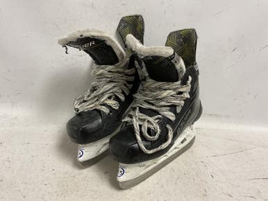 Used Bauer Supreme M40 Intermediate Hockey Skate Black Intermediate 4.5 11855-s000205818