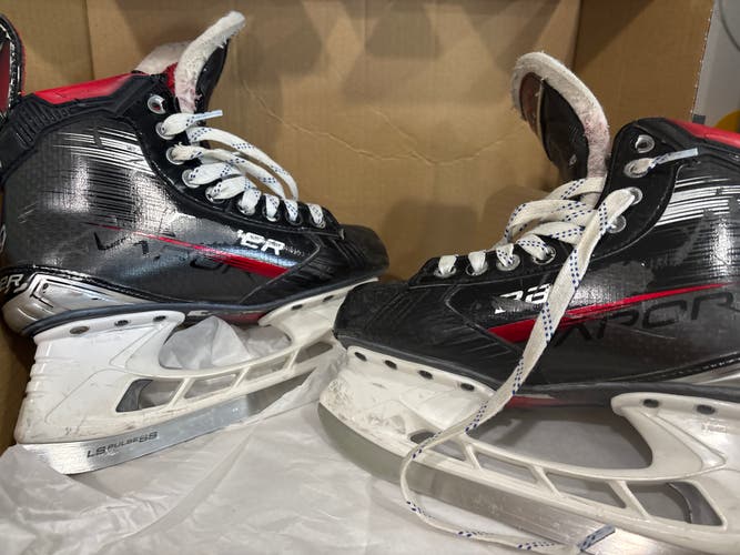 Bauer Vapor X4 Hockey Skates Regular Width Size 5.5 (Used)