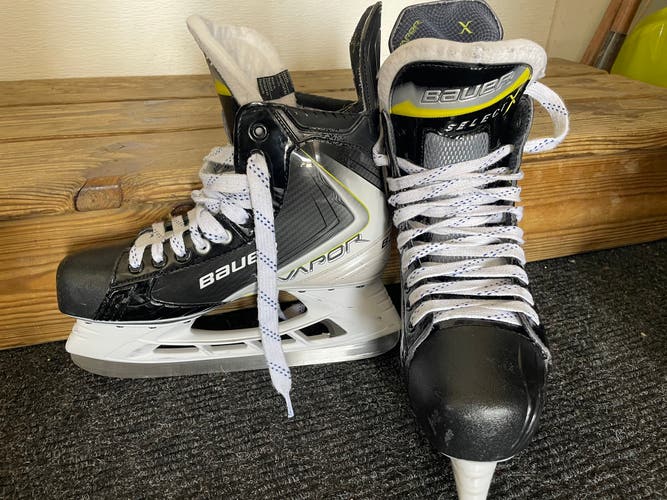 2025 Bauer Vapor X Select Hockey Skates Regular Width 8 (Used)