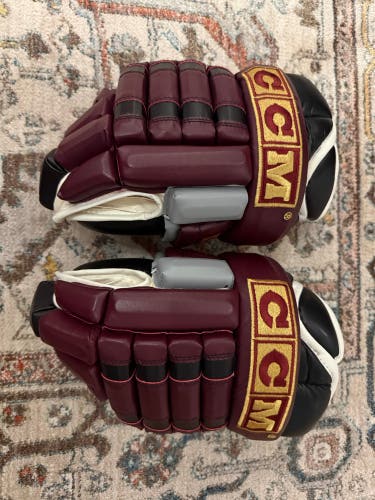 Hershey Bears CCM Tacks 4 Roll Pro Gloves 13" Pro Stock