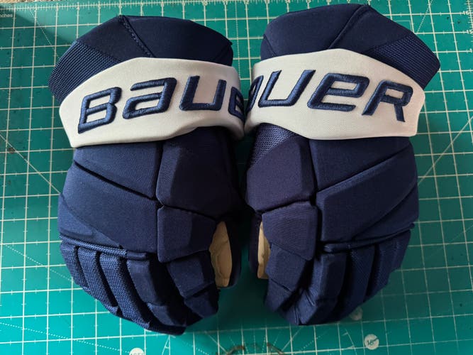 Leafs Pro Stock Bauer Vapor Hyperlite Gloves 14" (Used)