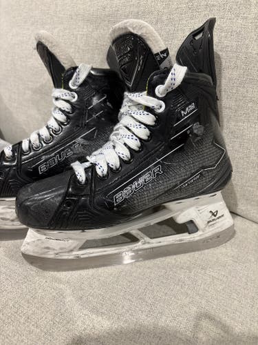 Black 2024 Bauer Supreme M50 Pro Hockey Skates Size 5 (Used)