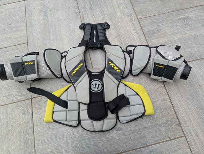 Junior Large/Extra Large 2021 Warrior Ritual RX3 E Goalie Chest Protector (Used)