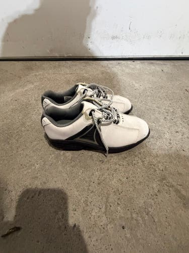 Kid's Footjoy Golf Shoes (Used)