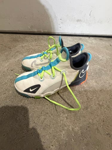 Kid's 3Y (Big Kids / Youth) Nike Future Field Turf Cleats (Used)