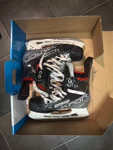 Black Bauer Vapor XLTX Pro Hockey Skates Regular Width Size 5.5 (Used)