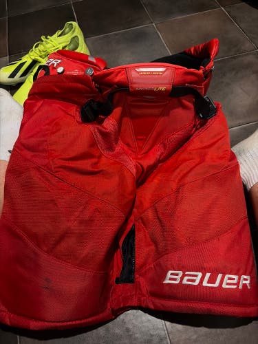 Men's Intermediate Medium Bauer Vapor Hyperlite Hockey Pants (Used)