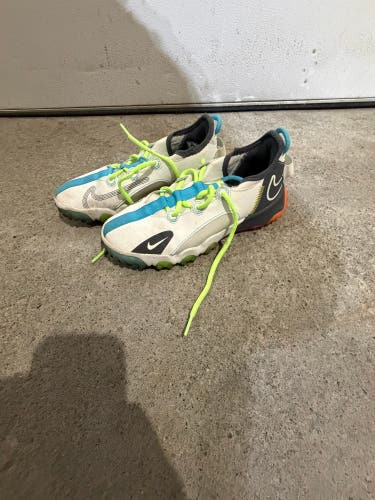 Kid's 2.5Y (Big Kids / Youth) Nike Future Field Turf Cleats (Used)