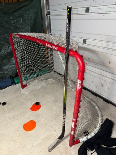 Intermediate Bauer Vapor Hyperlite 2 Right Handed Hockey Stick P90TM 65 Flex (Used)