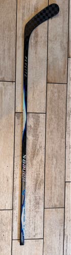 Senior Bauer Vapor Flylite Right Handed Hockey Stick P92 77 Flex (Used)