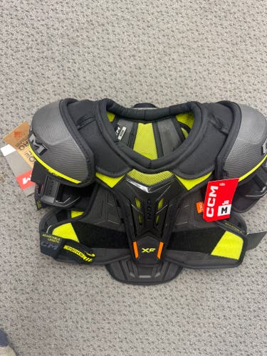 Medium Junior CCM Tacks XF Shoulder Pads