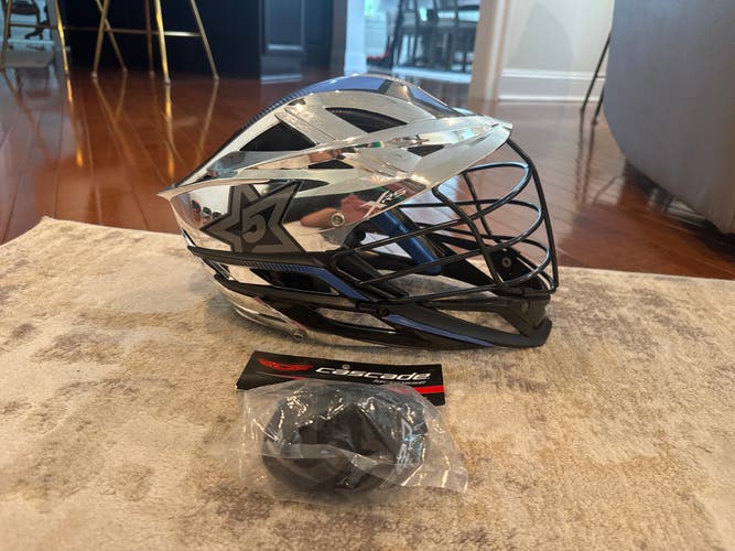5 Star Chrome Silver Cascade XRS Helmet (NEW USED FOR A SHOWCASE) SEND OFFERS. WILLING TO NEGOTIATE!