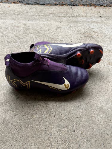 Kids 3Y (Big Kids / Youth) Nike Molded Cleats Cleats (Used)