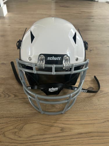 Youth Small Schutt Vengeance A11 Helmet (Used)