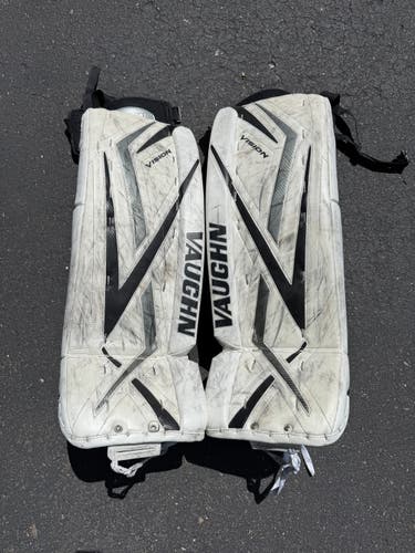 32" Vaughn Vision 9400 Goalie Leg Pads (Used)