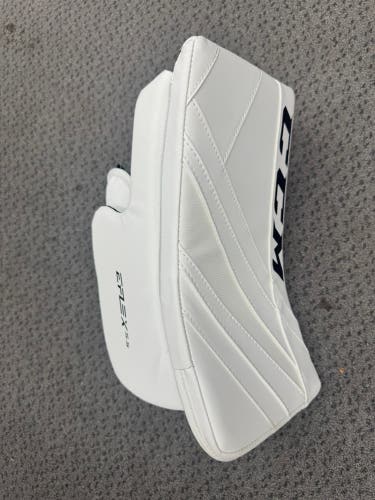 CCM Extreme Flex E5.5 Regular (New) Junior