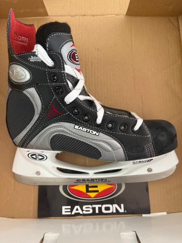 Vintage 2006 Easton Synergy 900 Hockey Skates Regular Width Size 10 (New)