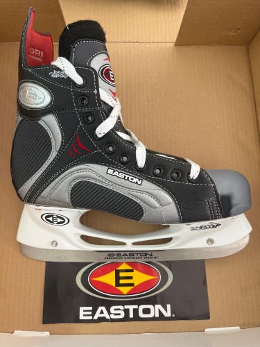 Vintage 2006 Easton Synergy 900 Hockey Skates Regular Width Size 9.5 (New)